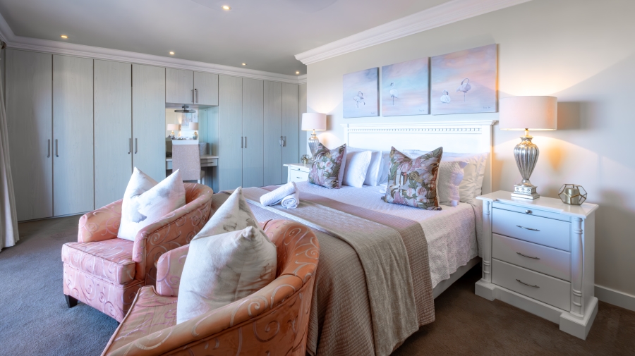 7 Bedroom Property for Sale in Beacon Isle Western Cape